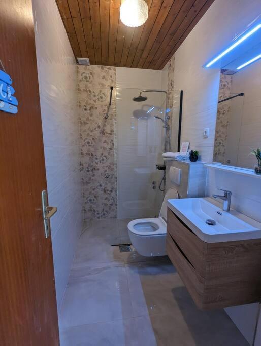 Zeezicht Appartement 50M From Beach 스리마 외부 사진
