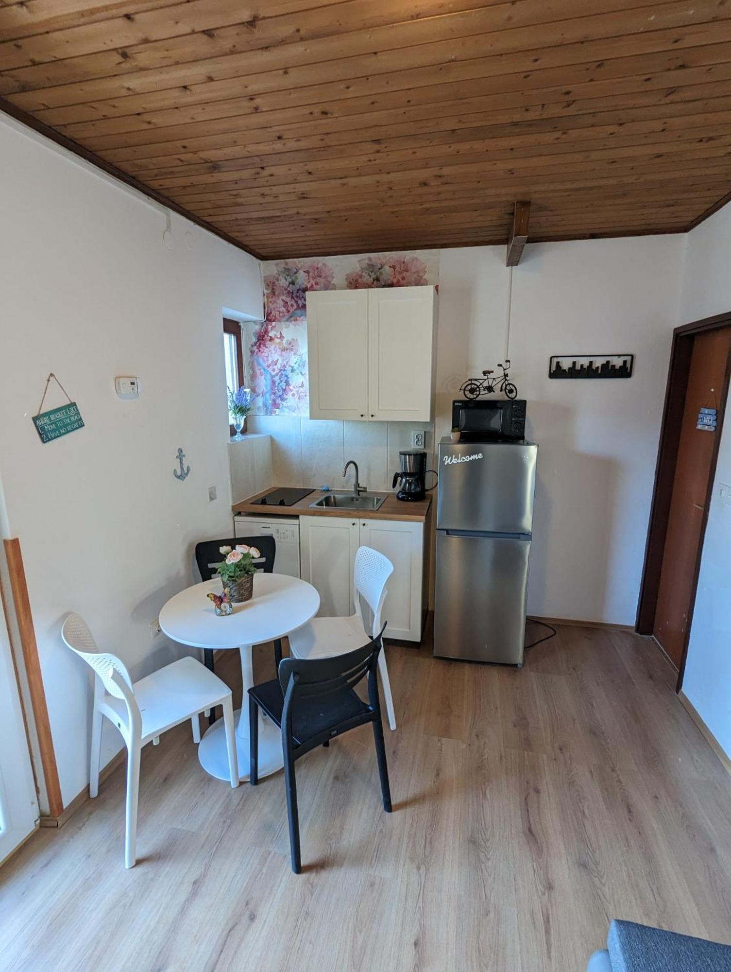 Zeezicht Appartement 50M From Beach 스리마 외부 사진